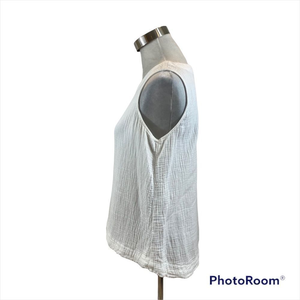 Ladies Marled Essentials‎ White Sleeveless Textured Raw Hem Blouse Size Medium - Picture 4 of 11